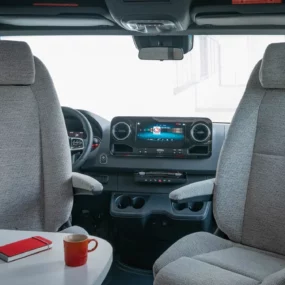 Hymer B-MC T 600 WhiteLine Motorhome - Cab Seats