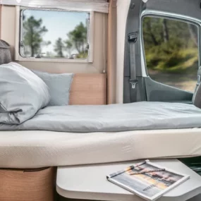 Hymer B-MC T 600 WhiteLine Motorhome - Lounge Seats to Bed