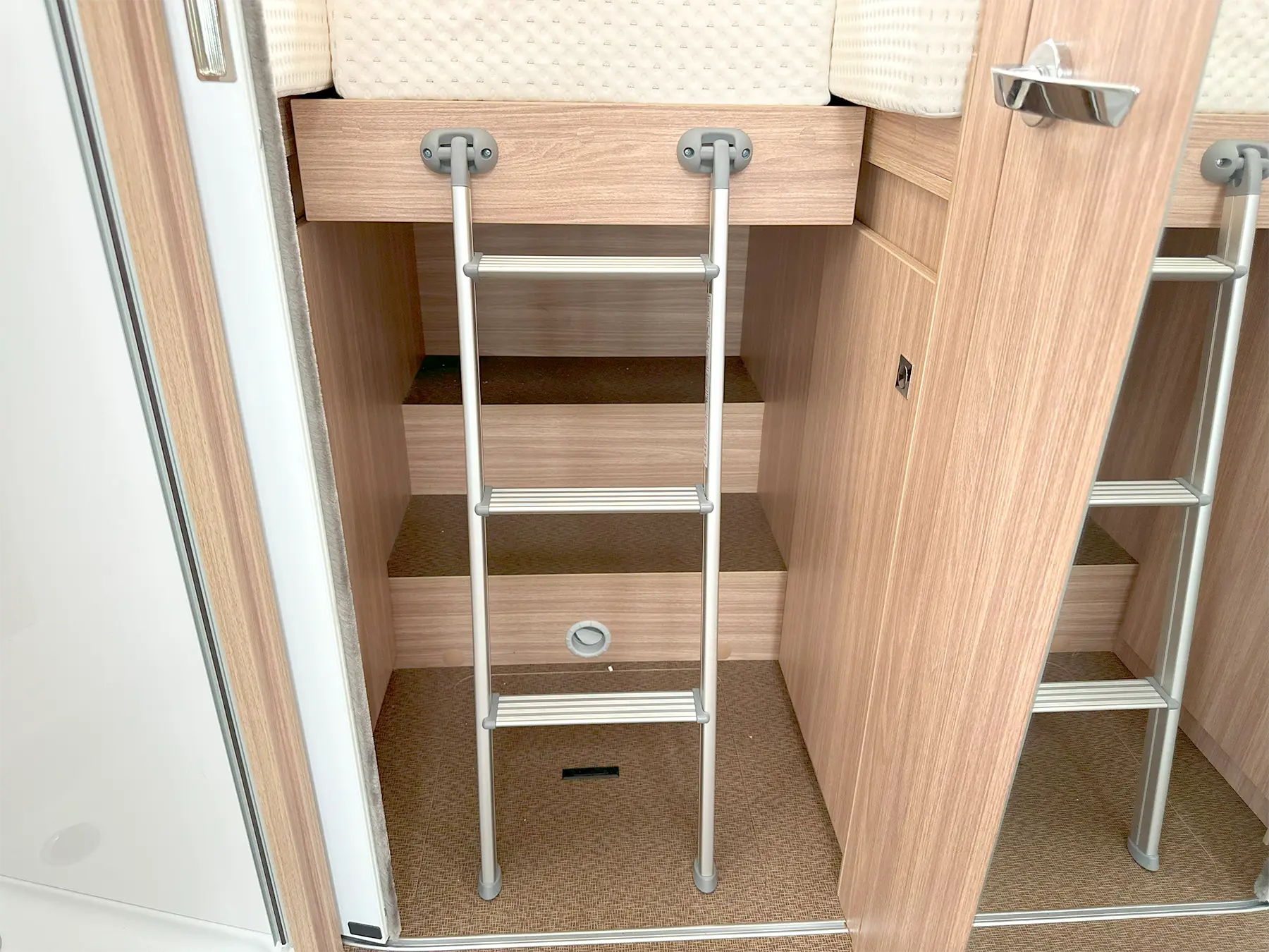 Burstner Limited T 727 G Bed Extended Ladder