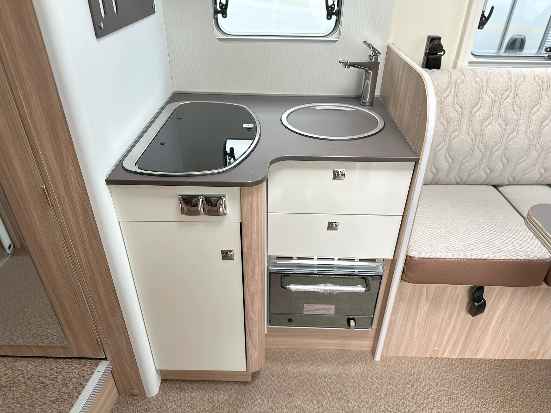 Burstner Limited T 727 G Limited Kitchen