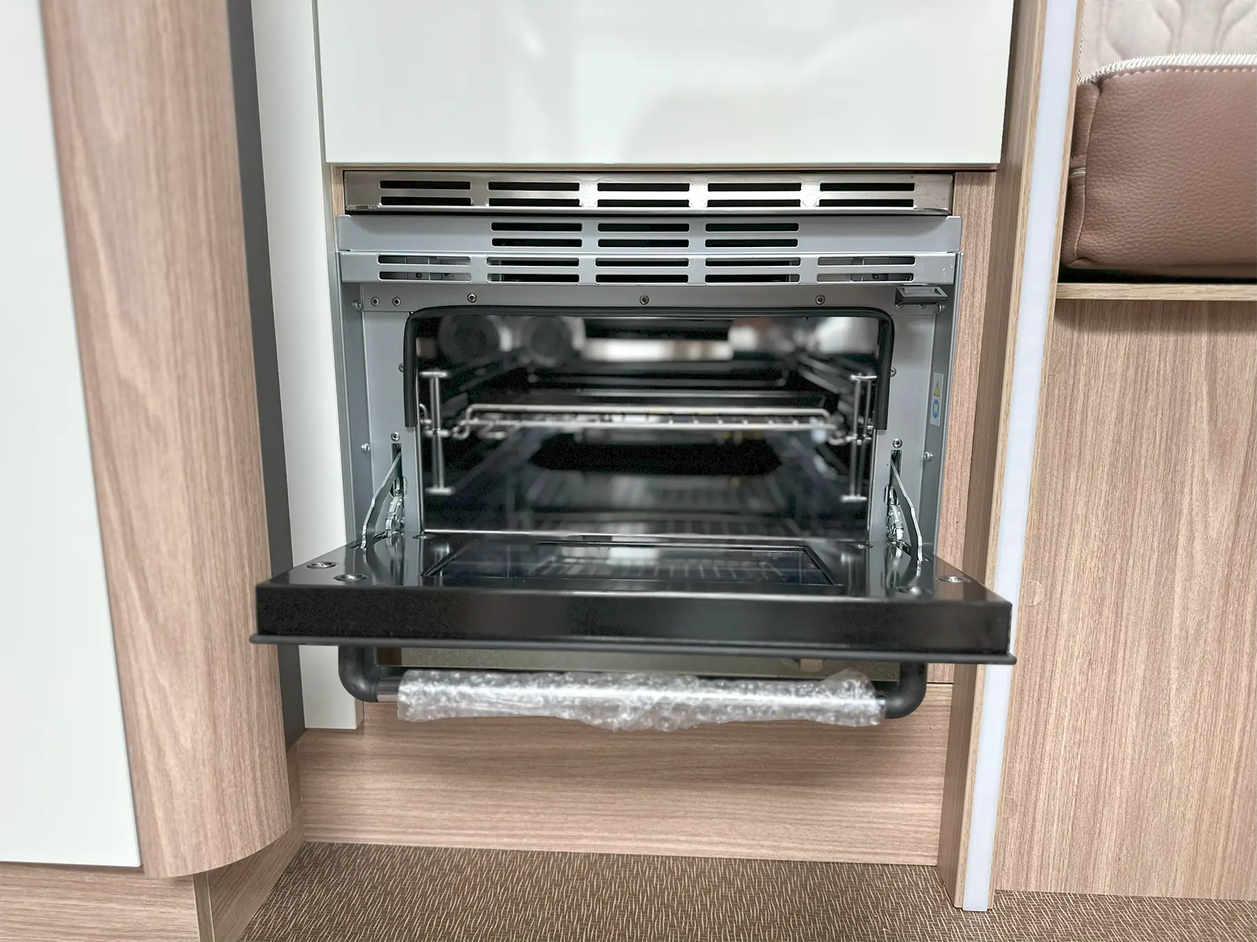 Burstner Limited T 727 G Limited Oven