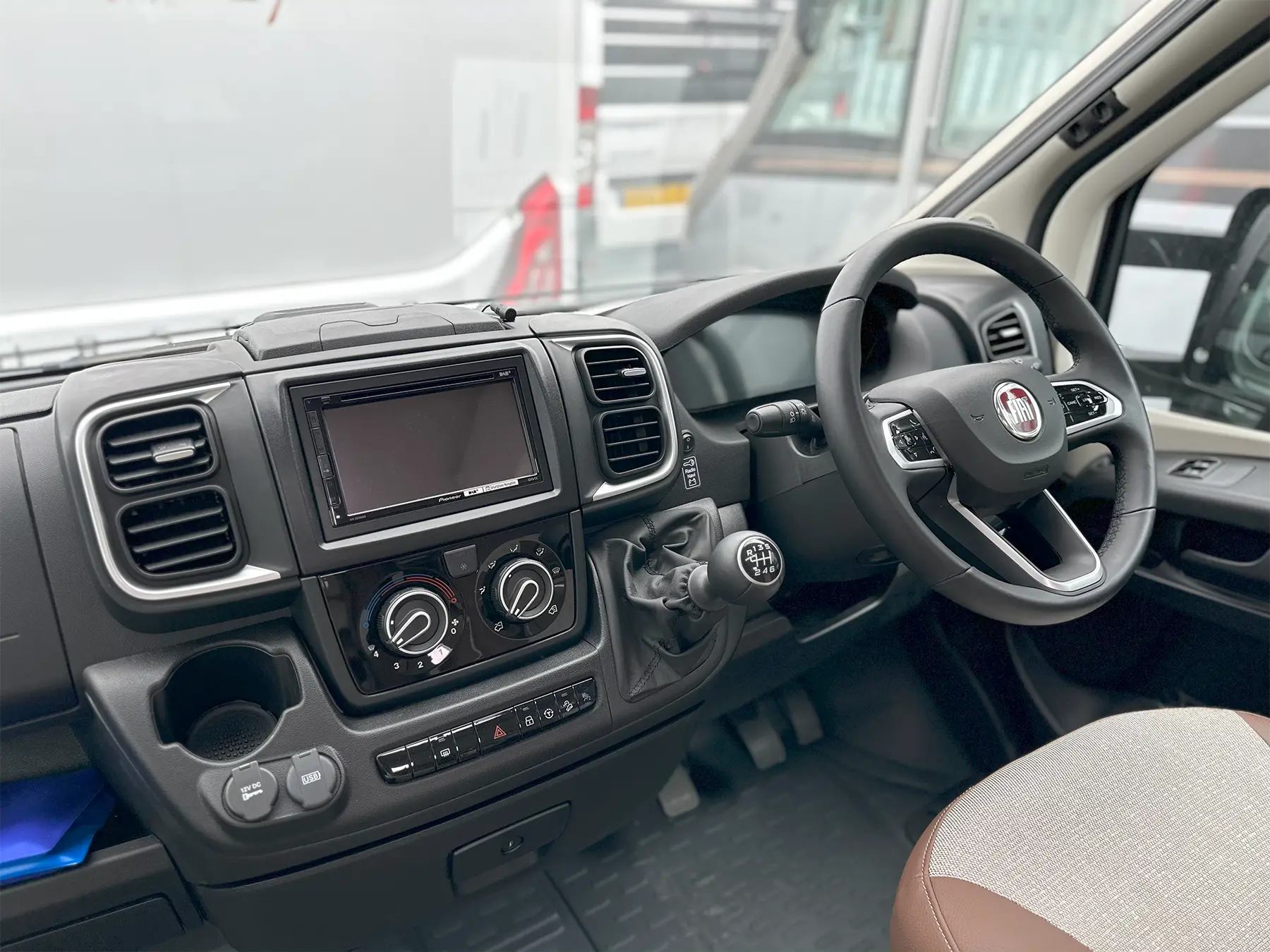 Burstner Limited T 727 G Multimedia System & Steering Wheel