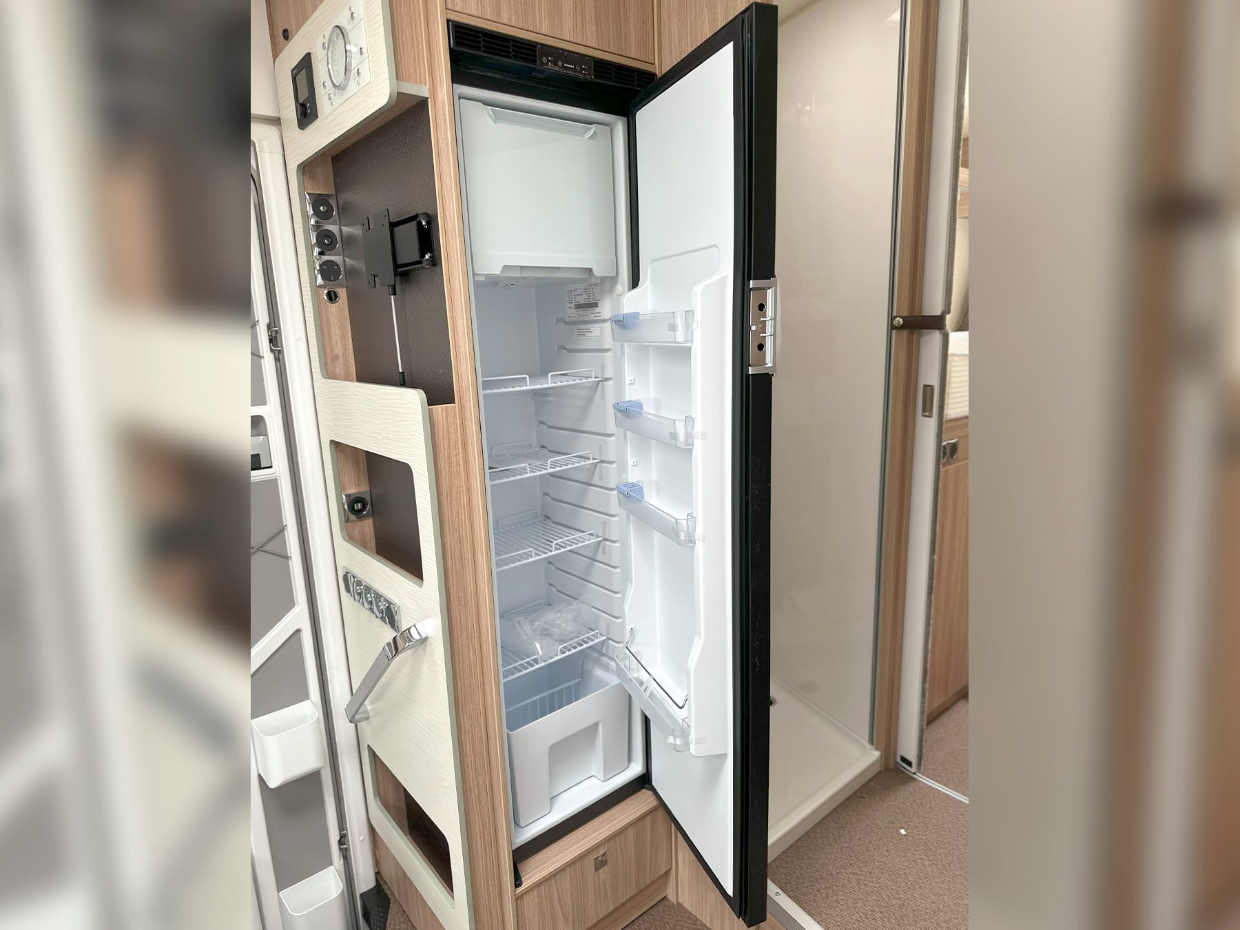 Burstner Limited T 727 G Thetford Fridge Freezer