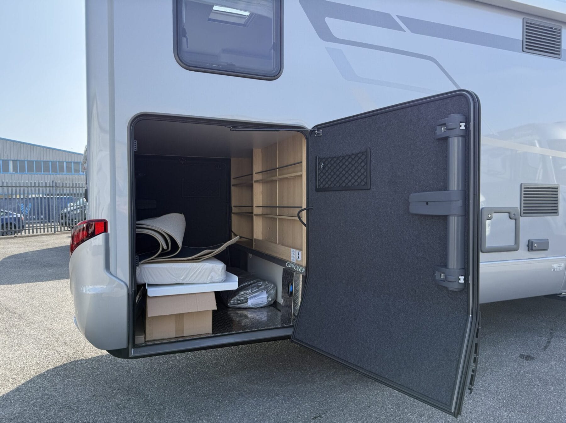 Hymer B-MC I 680 Motorhome Garage