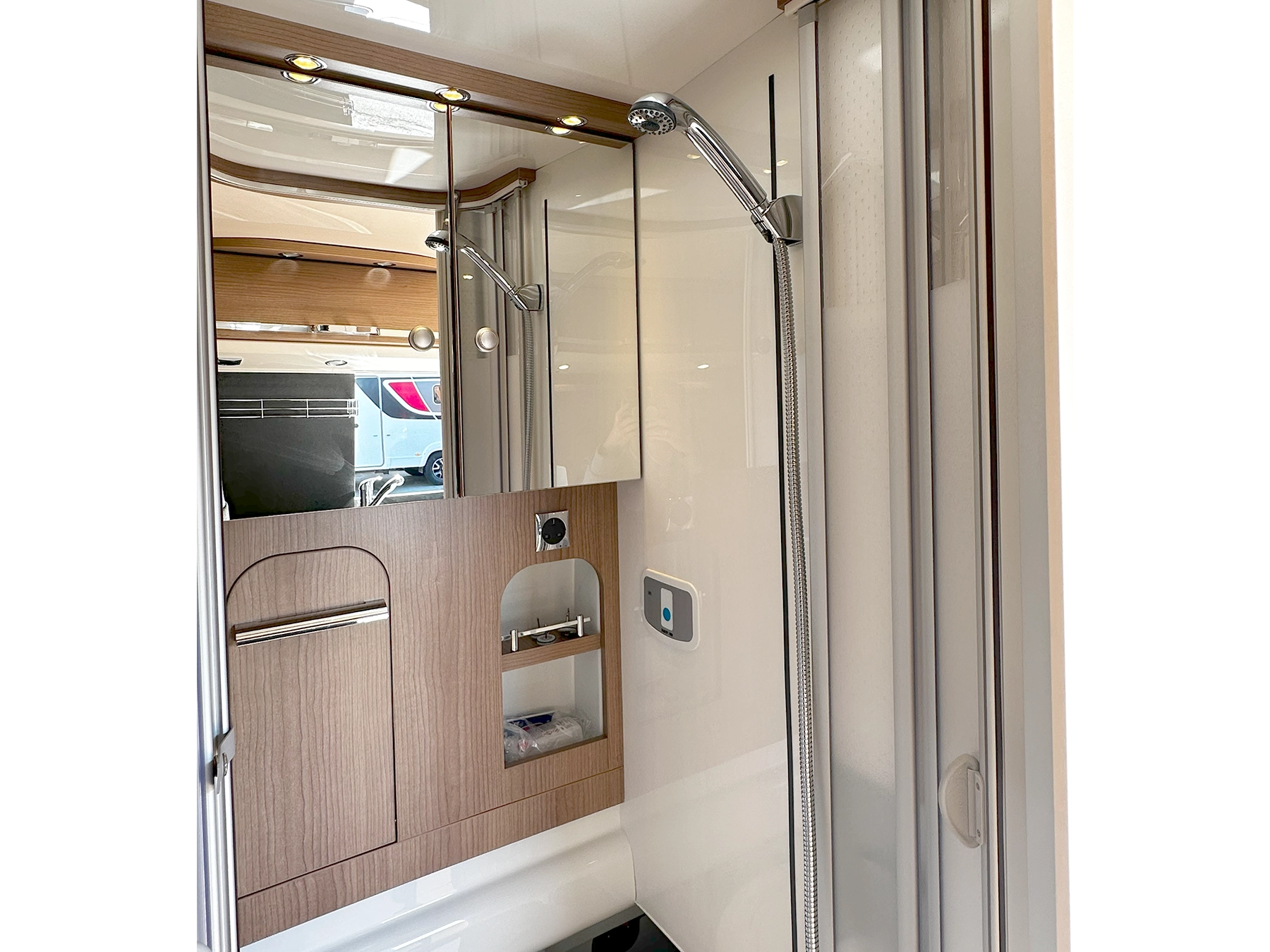 Malibu 540 DB Compact Pop Top Campervan Bathroom