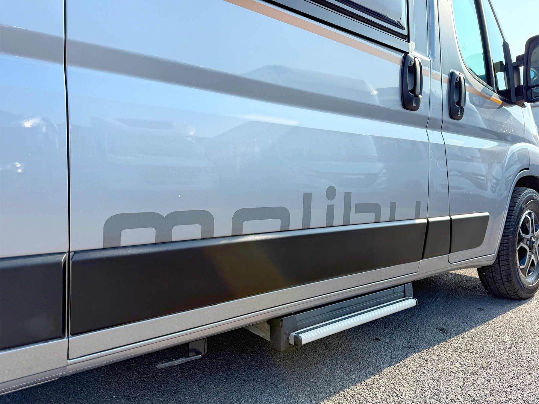 Malibu 540 DB Compact Pop Top Campervan Malibu exterior details