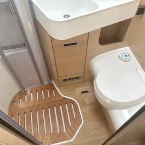 Hymer B-MC T 600 Whiteline Bathroom