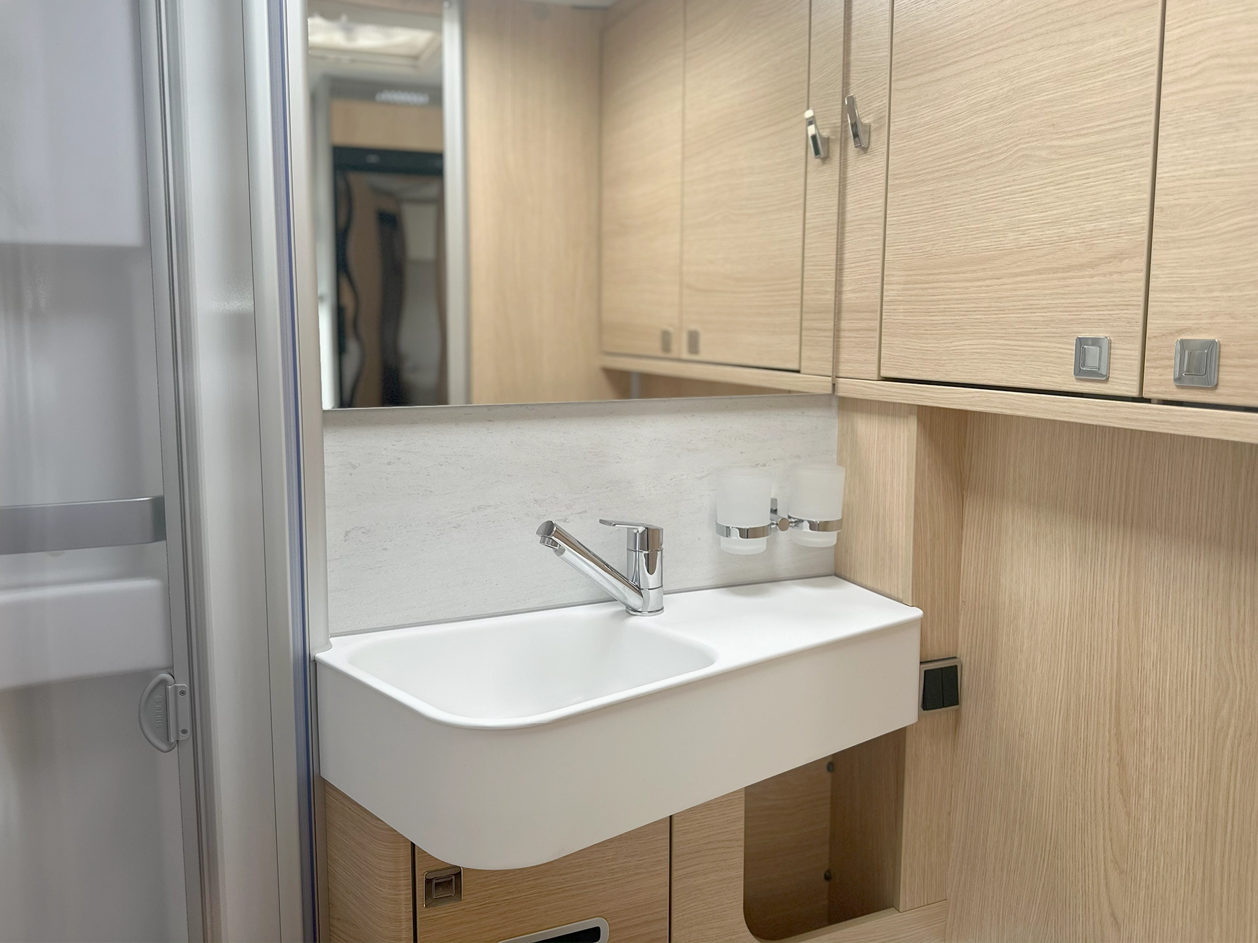 Hymer B-MC T 600 Whiteline Bathroom Sink & Window