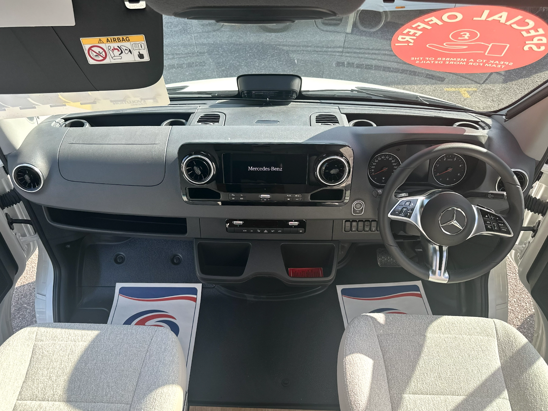 Hymer B-MC T 600 Whiteline Drivers Cab