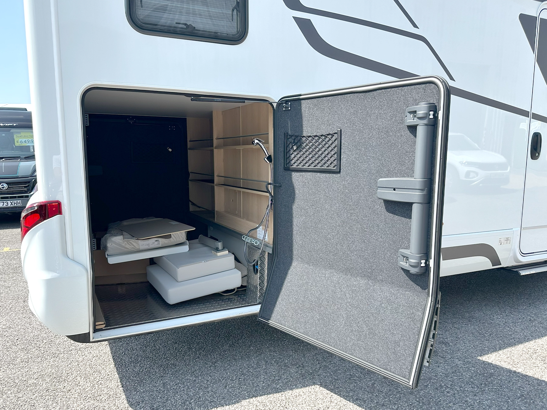 Hymer B-MC T 600 Whiteline Exterior Garage