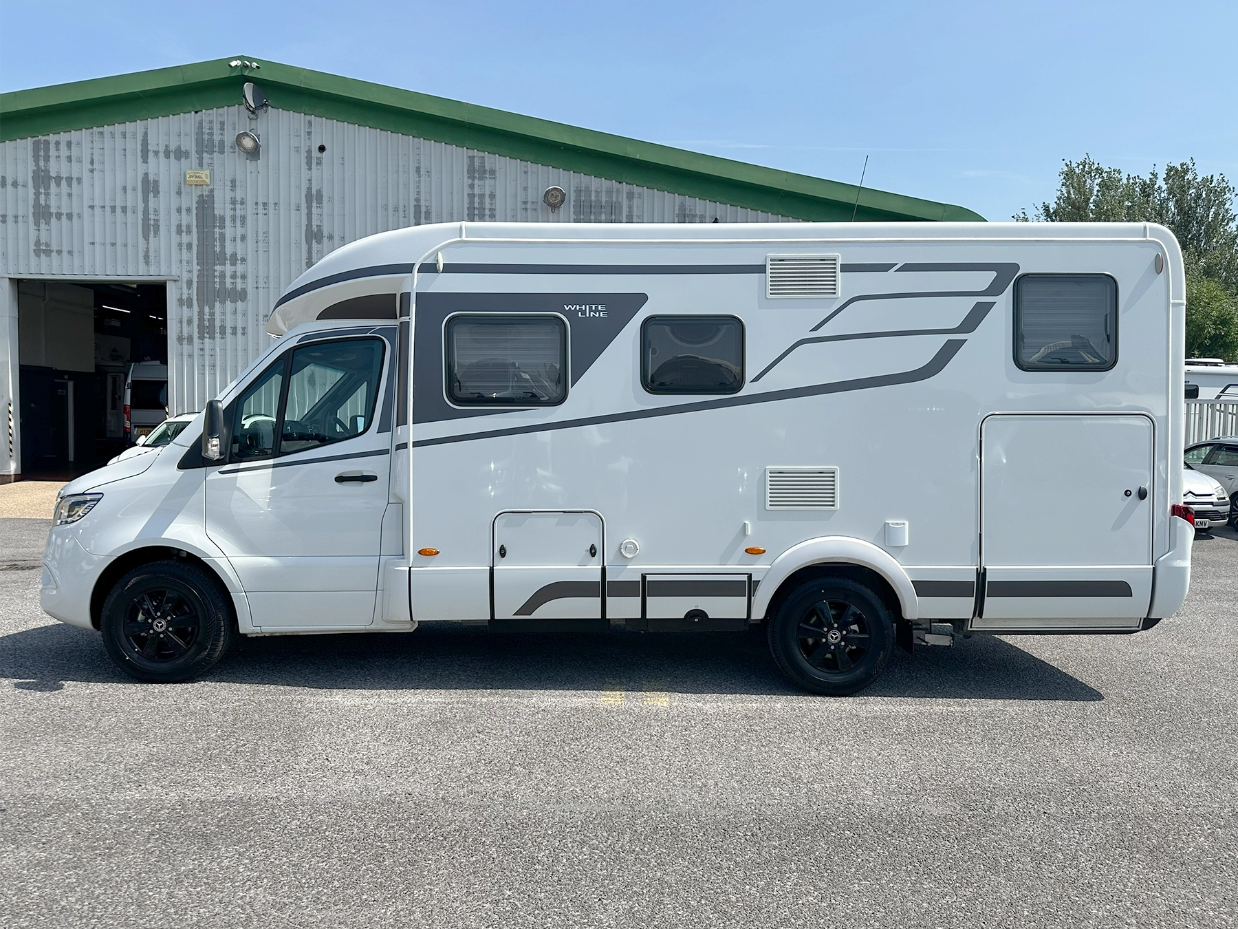 Hymer B-MC T 600 Whiteline Exterior Left Side