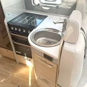 Hymer B-MC T 600 Whiteline Kitchen Area