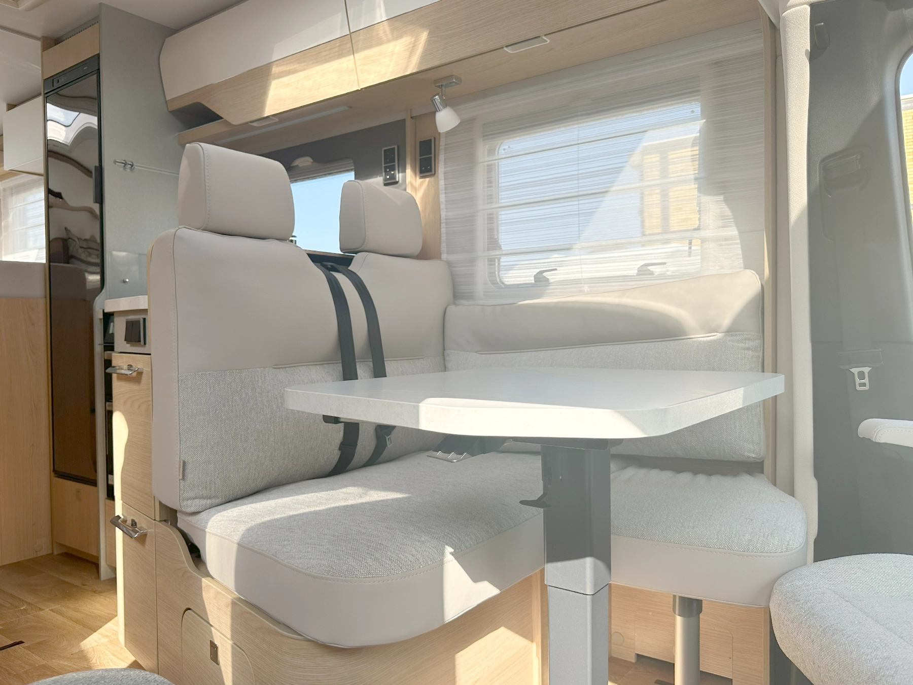 Hymer B-MC T 600 Whiteline Lounge Area
