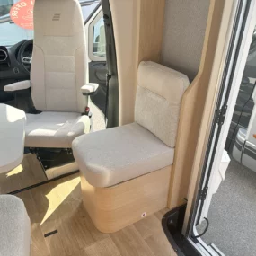 Hymer B-MC T 600 Whiteline Lounge Side Seat