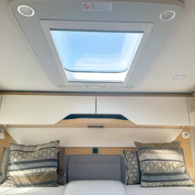 Hymer B-MC T 600 Whiteline Overhead Storage & Skylight Over Bed