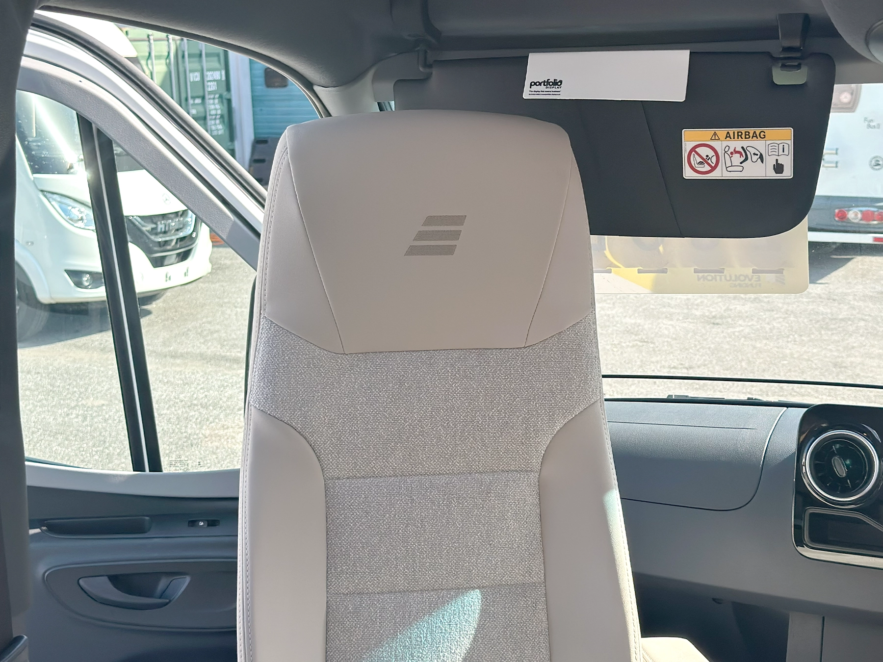 Hymer B-MC T 600 Whiteline Passenger Seat