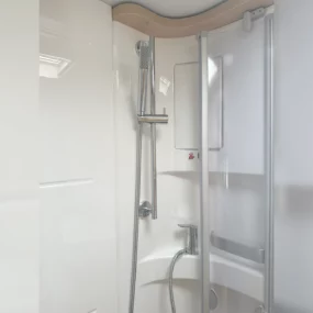 Hymer B-MC T 600 Whiteline Shower