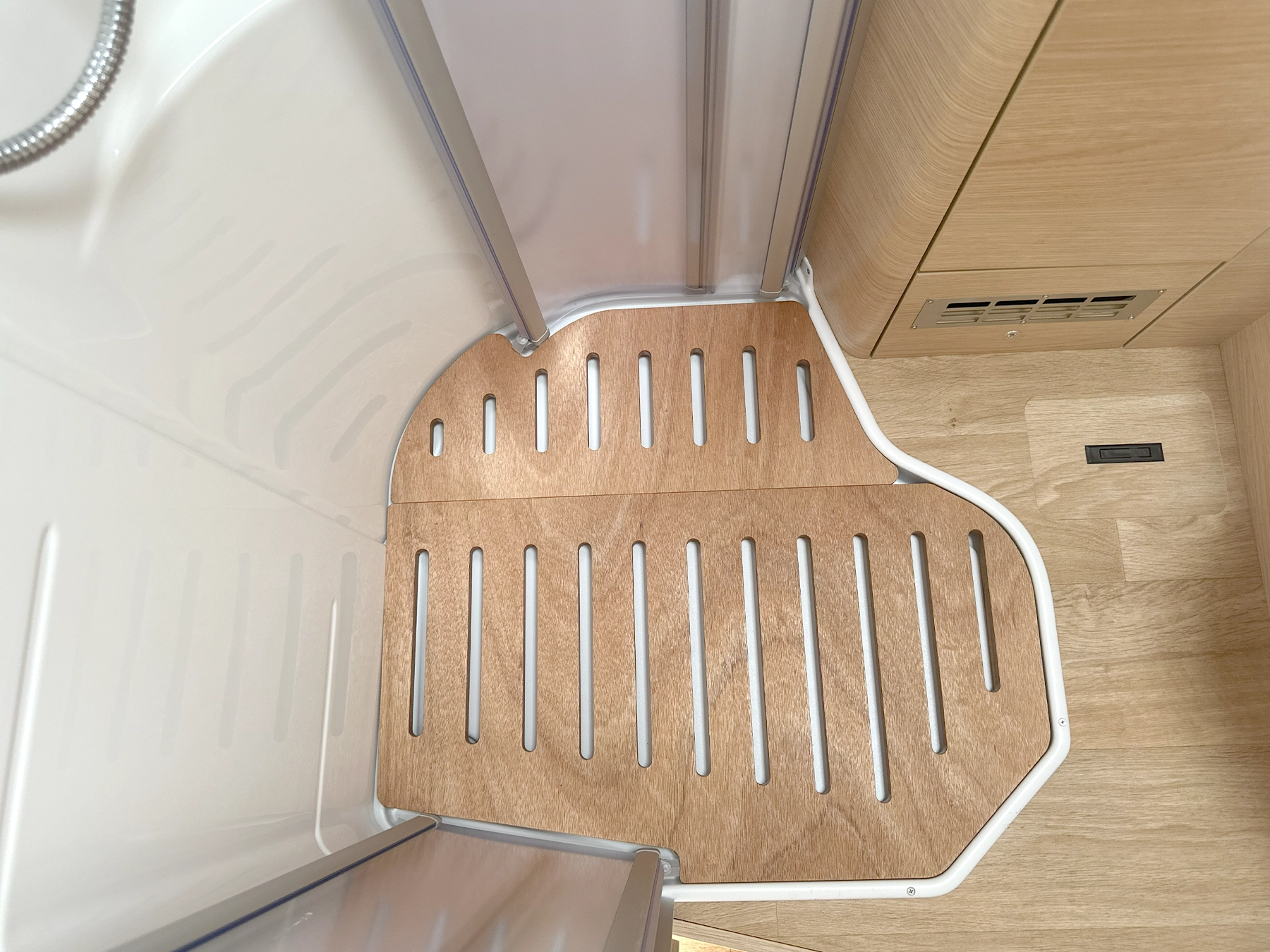 Hymer B-MC T 600 Whiteline Shower Floor