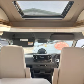 Hymer B-MC T 600 Whiteline Skylight Over Drivers Cab