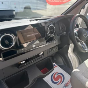 Hymer B-MC T 600 Whiteline Steering Wheel & Multimedia System