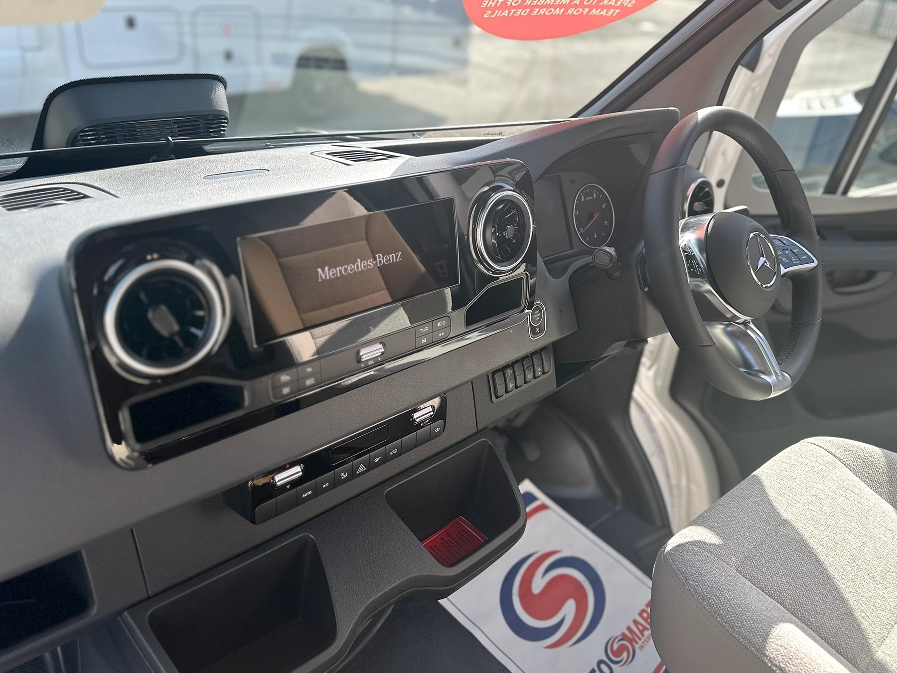Hymer B-MC T 600 Whiteline Steering Wheel & Multimedia System