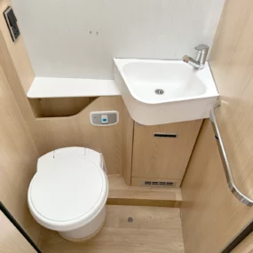 Hymer B-MC I 680 Bathroom