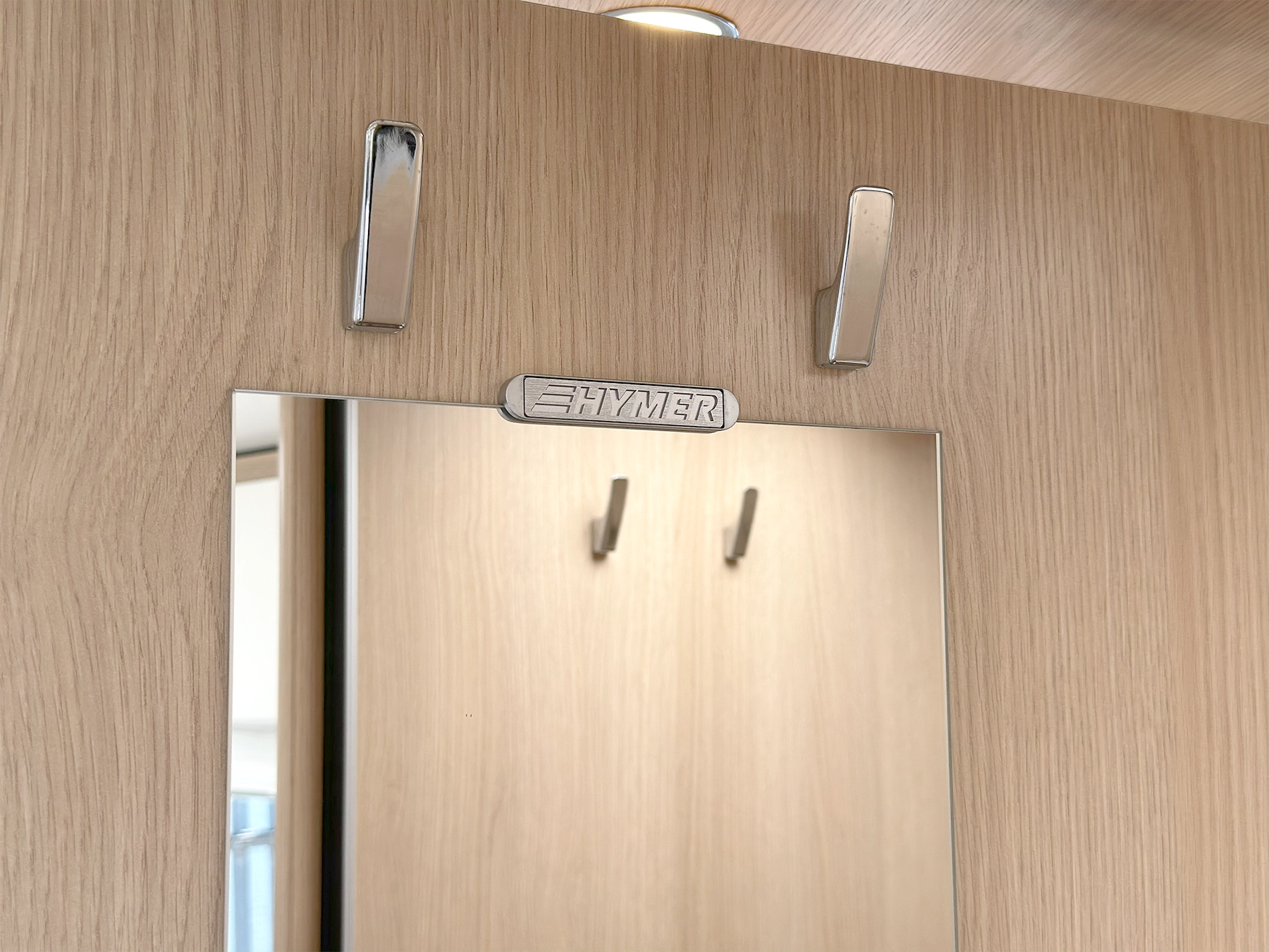 Hymer B-MC I 680 Bathroom Mirror & Hooks
