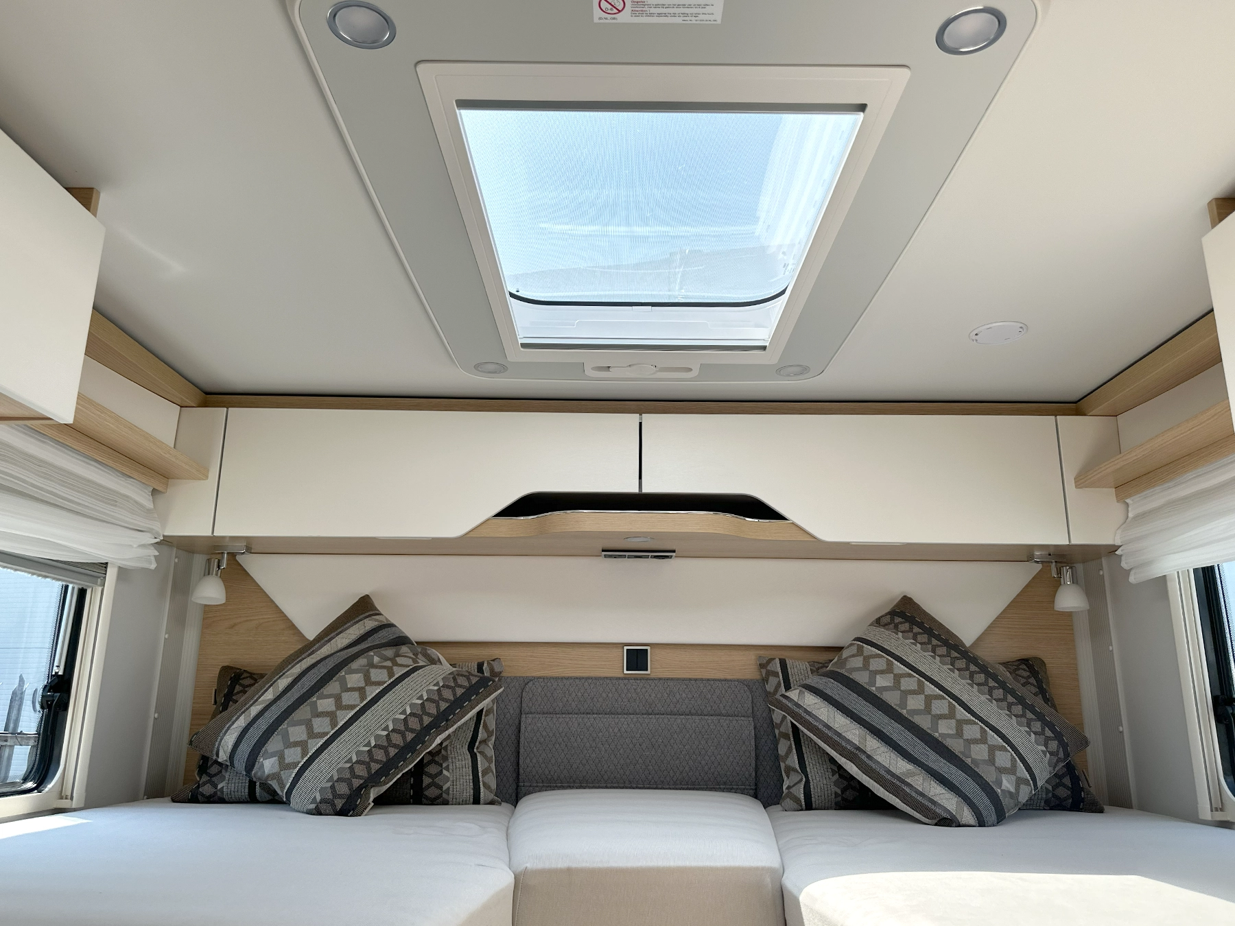Hymer B-MC I 680 Bedroom Skylight