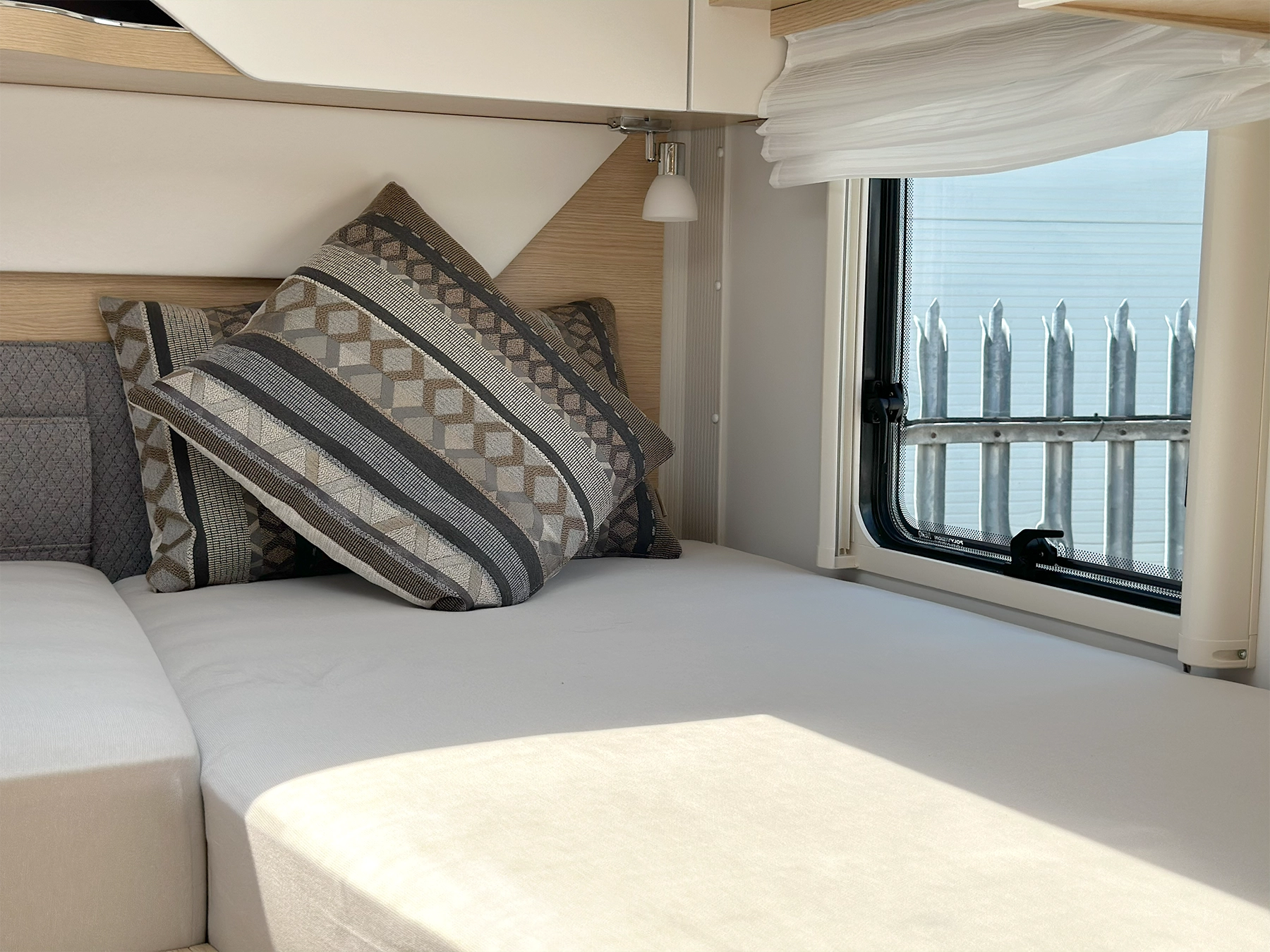 Hymer B-MC I 680 Bedroom Window