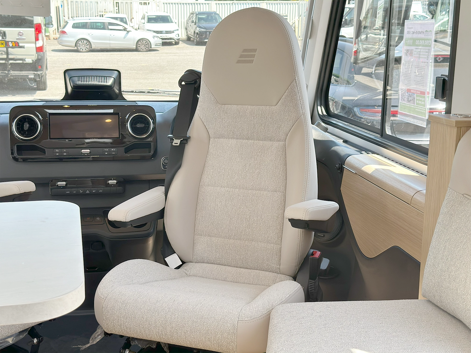 Hymer B-MC I 680 Drivers Seat