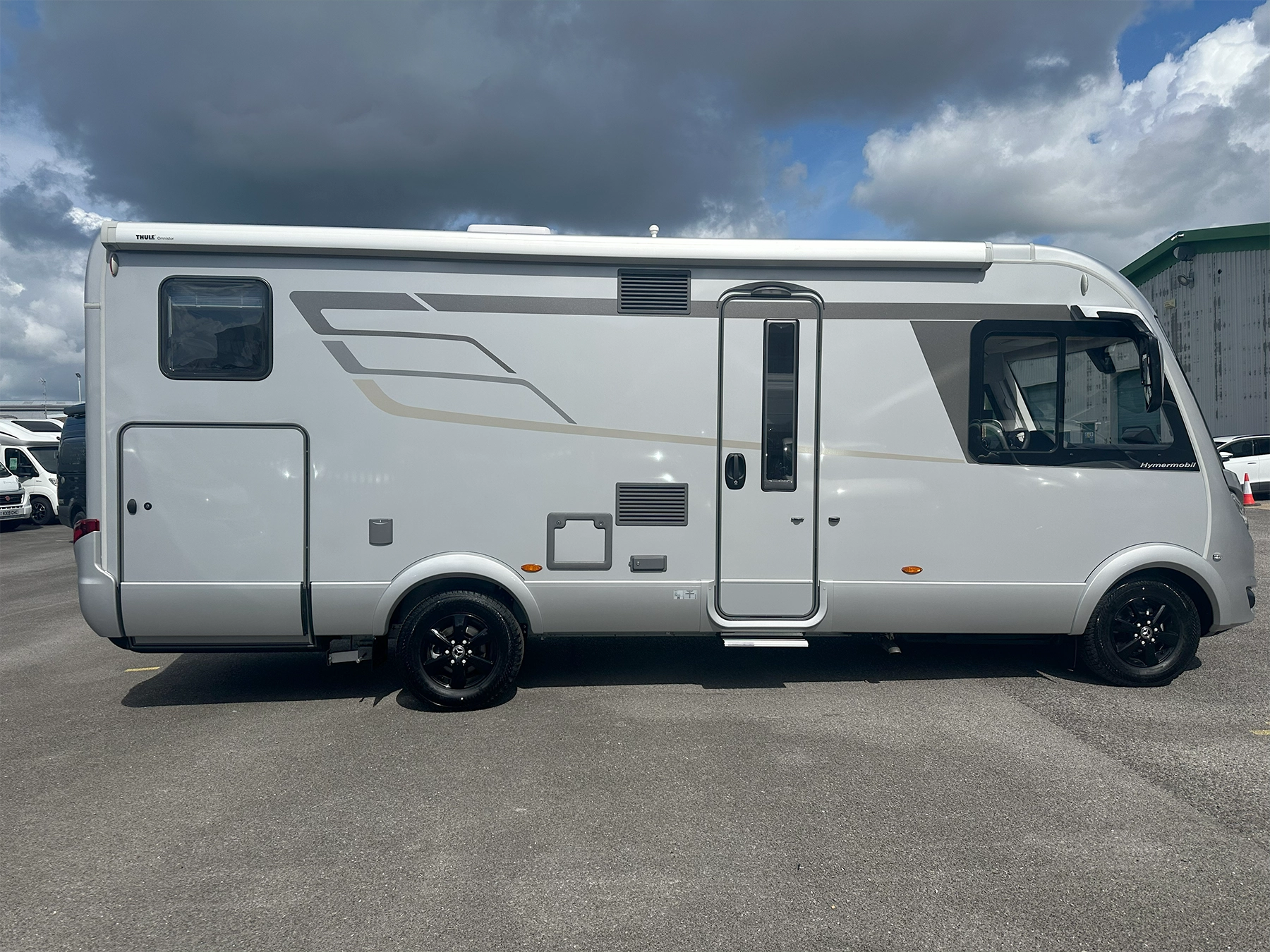 Hymer B-MC I 680 Exterior Left Side