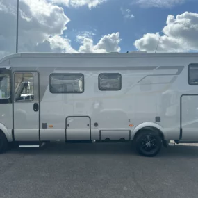 Hymer B-MC I 680 Exterior Right Side