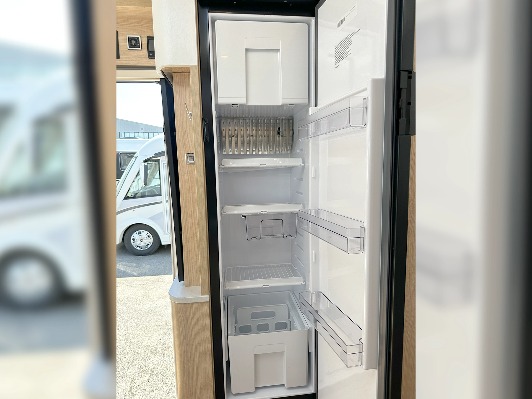 Hymer B-MC I 680 Fridge Freezer