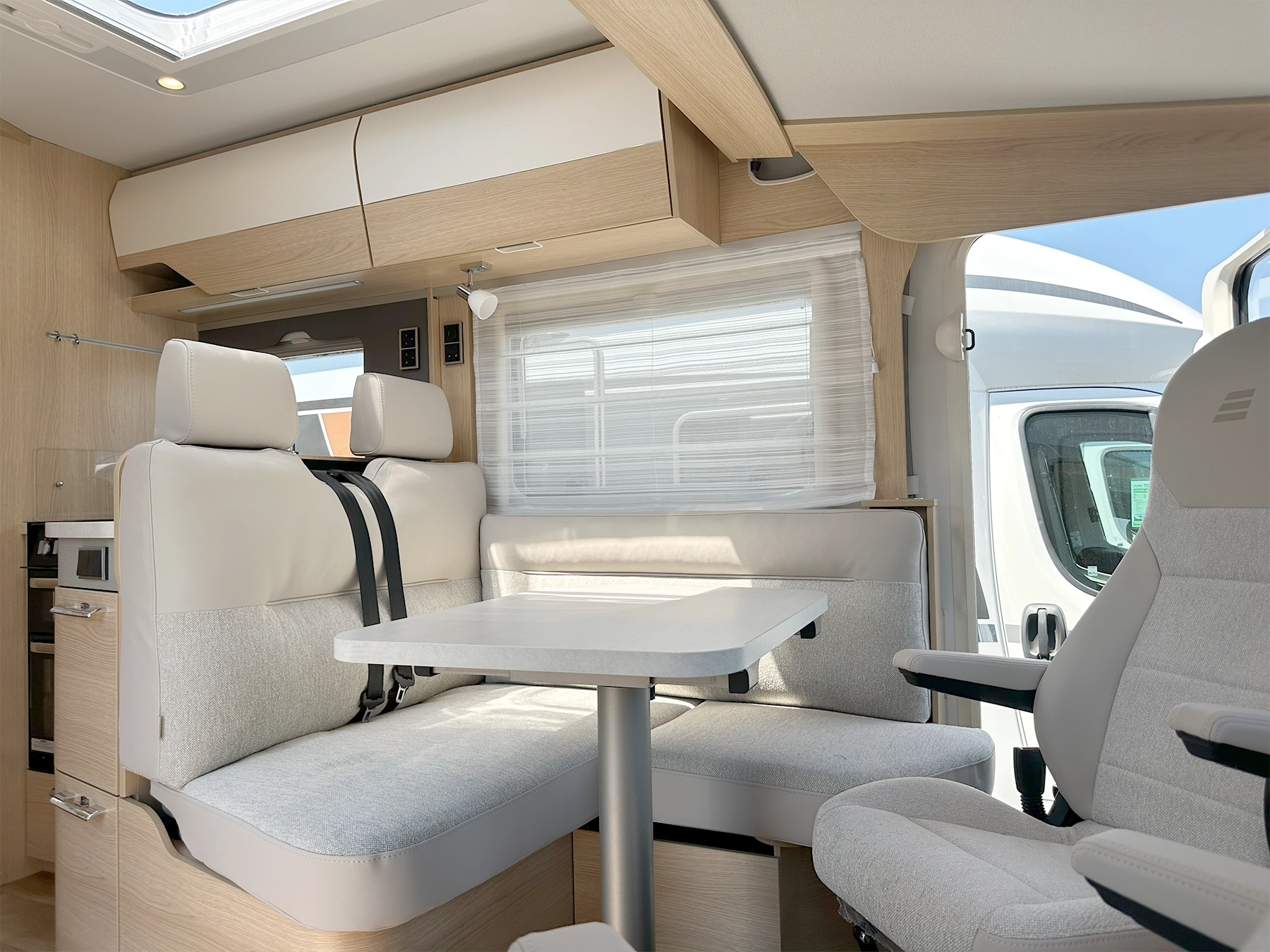 Hymer B-MC I 680 Lounge Area