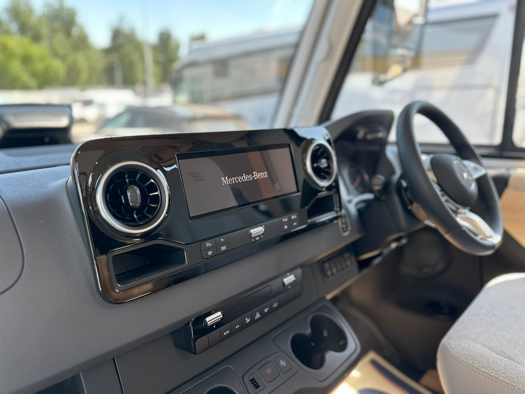 Hymer B-MC I 680 Multimedia System