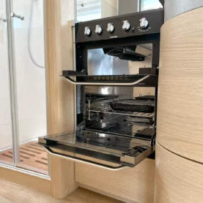 Hymer B-MC I 680 Oven
