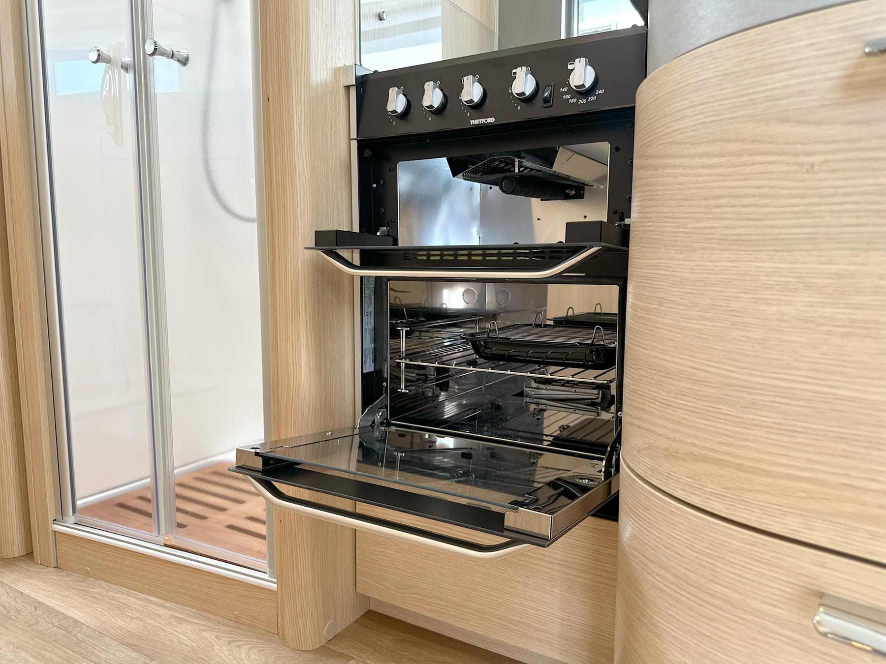 Hymer B-MC I 680 Oven
