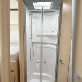 Hymer B-MC I 680 Shower