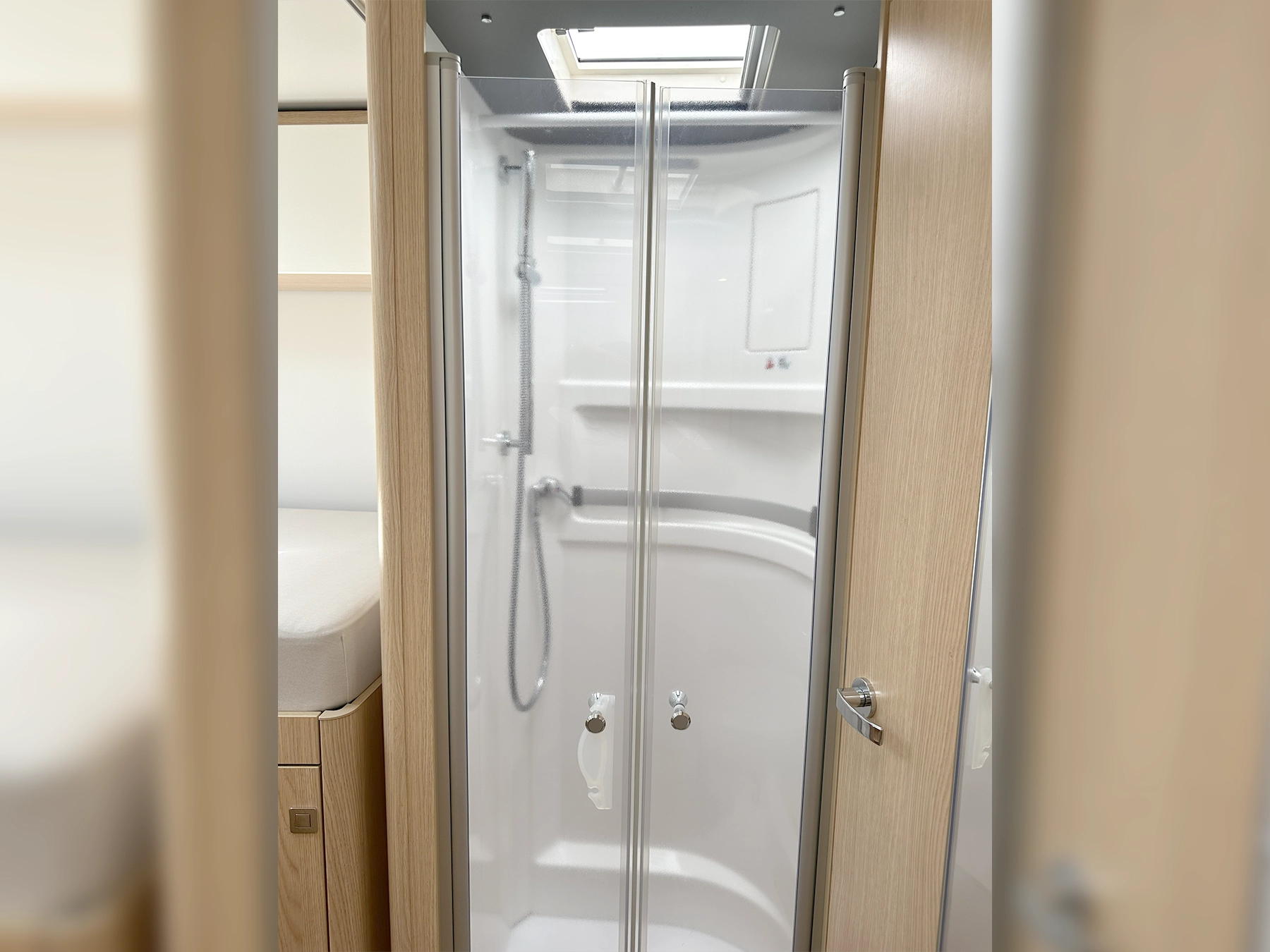Hymer B-MC I 680 Shower