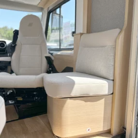Hymer B-MC I 680 Side Seat