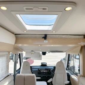 Hymer B-MC I 680 Skylight Over Cab