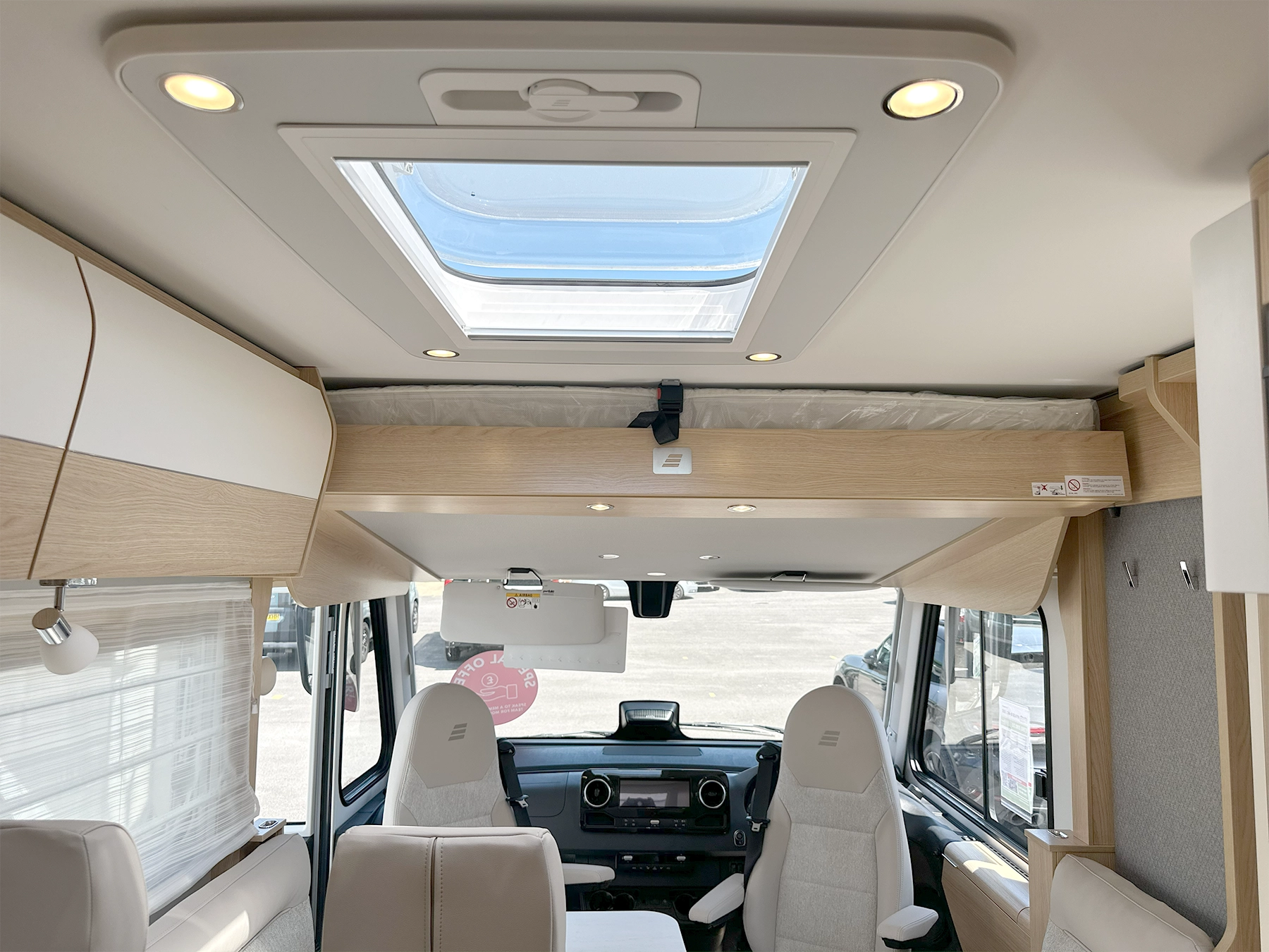 Hymer B-MC I 680 Skylight Over Cab