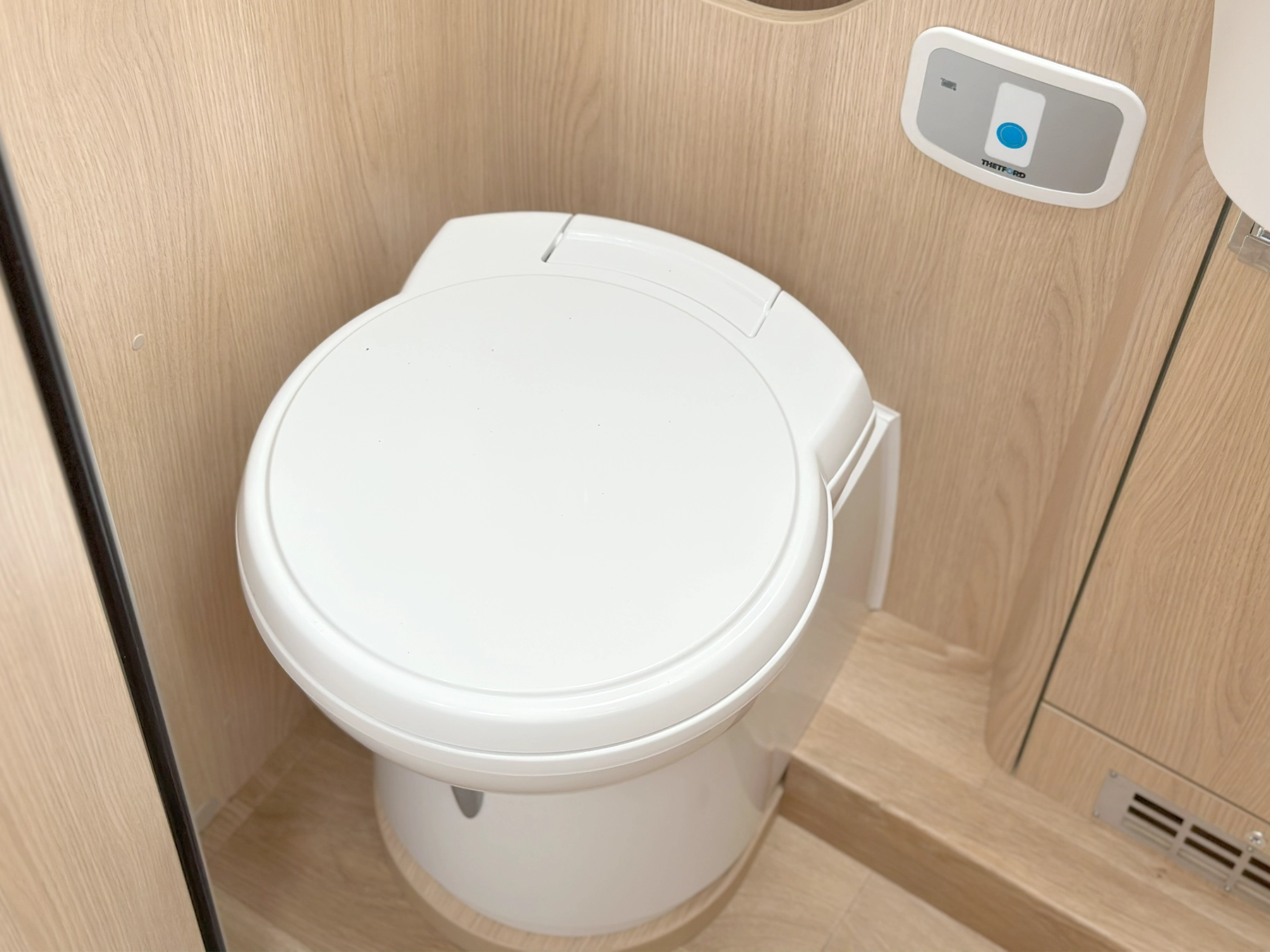 Hymer B-MC I 680 Thetford Toilet