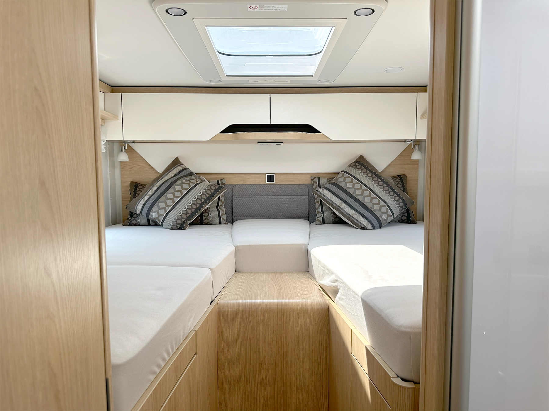 Hymer B-MC I 680 Twin Single Beds