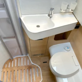Hymer B-MC I 580 Bathroom