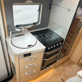 Hymer B-MC I 580 Kitchen Area
