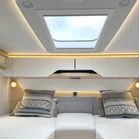 Hymer B-MC I 580 Overhead Skylight & Storage Bedroom