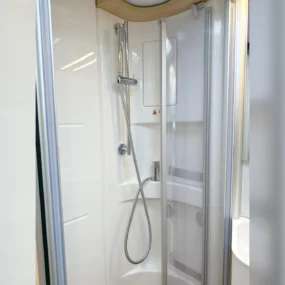 Hymer B-MC I 580 Shower