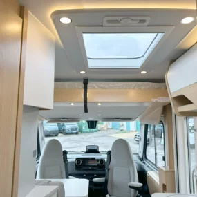 Hymer B-MC I 580 Skylight Over Habitation Area