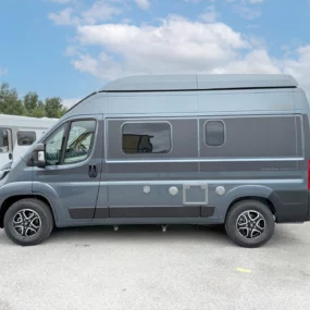 Hymer Ayers Rock Campervan 2559 - Exterior Left